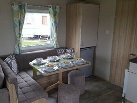 Skipsea Sands Holiday Park - Holiday Accommodation 352 - North Yorkshire (incl. Whitby) - 1188813 - thumbnail photo 7