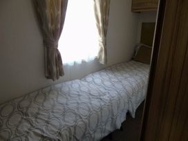Primrose Valley Holiday Park - Holiday Accommodation 354 - North Yorkshire (incl. Whitby) - 1188816 - thumbnail photo 8