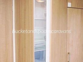 Marton Mere Holiday Village - Holiday Accommodation 3560 - Lake District - 1188820 - thumbnail photo 3