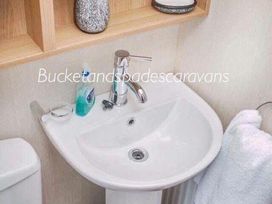 Marton Mere Holiday Village - Holiday Accommodation 3560 - Lake District - 1188820 - thumbnail photo 9