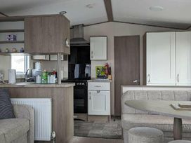 Coopers Beach Holiday Park - Holiday Accommodation 3565 - Suffolk & Essex - 1188821 - thumbnail photo 5
