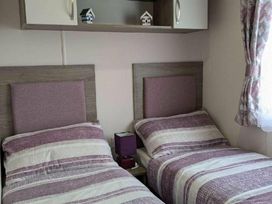 Coopers Beach Holiday Park - Holiday Accommodation 3565 - Suffolk & Essex - 1188821 - thumbnail photo 8