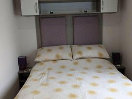 Coopers Beach Holiday Park - Holiday Accommodation 3565 - Suffolk & Essex - 1188821 - thumbnail photo 11