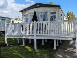 Coopers Beach Holiday Park - Holiday Accommodation 3565 - Suffolk & Essex - 1188821 - thumbnail photo 13