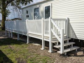 Coopers Beach Holiday Park - Holiday Accommodation 3565 - Suffolk & Essex - 1188821 - thumbnail photo 16