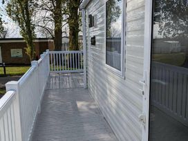 Coopers Beach Holiday Park - Holiday Accommodation 3565 - Suffolk & Essex - 1188821 - thumbnail photo 17