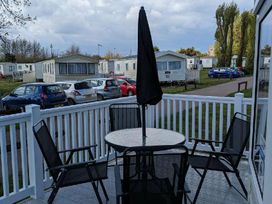 Coopers Beach Holiday Park - Holiday Accommodation 3565 - Suffolk & Essex - 1188821 - thumbnail photo 18