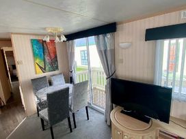 Happy Days Caravan Park - Holiday Accommodation 3599 - North Wales - 1188824 - thumbnail photo 4
