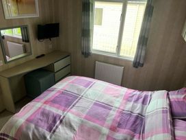 Marton Mere Holiday Village - Holiday Accommodation 3628 - Lake District - 1188825 - thumbnail photo 3