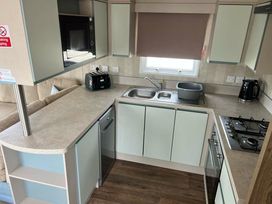 Marton Mere Holiday Village - Holiday Accommodation 3628 - Lake District - 1188825 - thumbnail photo 6