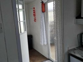 Millers Cottage Caravan Park - Holiday Accommodation 3639 - North Wales - 1188826 - thumbnail photo 15