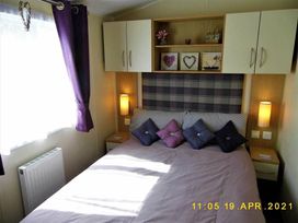 St Minver Holiday Park - Holiday Accommodation 380 - Cornwall - 1188832 - thumbnail photo 11