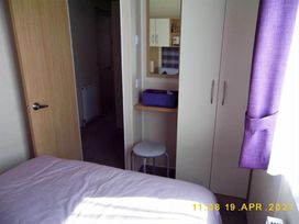 St Minver Holiday Park - Holiday Accommodation 380 - Cornwall - 1188832 - thumbnail photo 12
