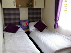 St Minver Holiday Park - Holiday Accommodation 380 - Cornwall - 1188832 - thumbnail photo 14