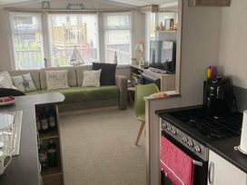 Hele Valley Holiday Park - Holiday Accommodation 3817 - Devon - 1188833 - thumbnail photo 17
