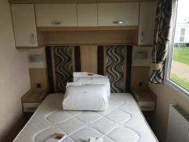 Caister Holiday Park - Holiday Accommodation 3820 - Norfolk - 1188835 - thumbnail photo 4