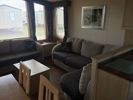 Caister Holiday Park - Holiday Accommodation 3820 - Norfolk - 1188835 - thumbnail photo 10