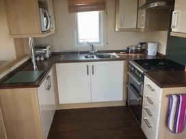 Caister Holiday Park - Holiday Accommodation 3820 - Norfolk - 1188835 - thumbnail photo 11