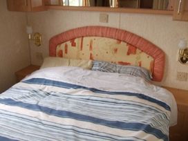 Ty Mawr Holiday Park - Holiday Accommodation 384 - North Wales - 1188836 - thumbnail photo 6
