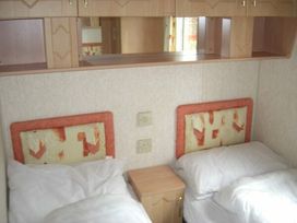 Ty Mawr Holiday Park - Holiday Accommodation 384 - North Wales - 1188836 - thumbnail photo 8