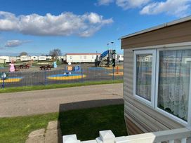 Kingfisher Caravan Park - Holiday Accommodation 3852 - Lincolnshire - 1188837 - thumbnail photo 2