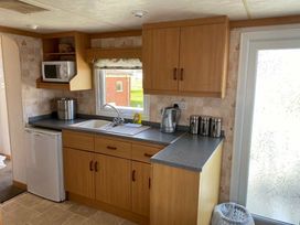 Kingfisher Caravan Park - Holiday Accommodation 3852 - Lincolnshire - 1188837 - thumbnail photo 6