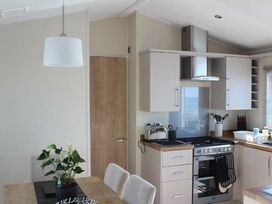 Devon Cliffs Holiday Park - Holiday Accommodation 3887 - Devon - 1188838 - thumbnail photo 5