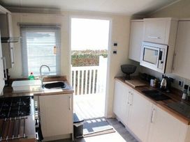 Devon Cliffs Holiday Park - Holiday Accommodation 3887 - Devon - 1188838 - thumbnail photo 6
