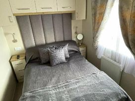 Devon Cliffs Holiday Park - Holiday Accommodation 3887 - Devon - 1188838 - thumbnail photo 7