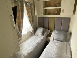 Devon Cliffs Holiday Park - Holiday Accommodation 3887 - Devon - 1188838 - thumbnail photo 9