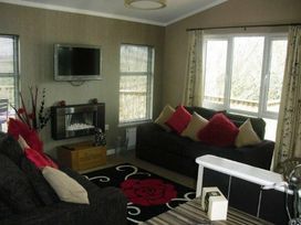 White Acres Holiday Park - Holiday Accommodation 399 - Cornwall - 1188845 - thumbnail photo 2