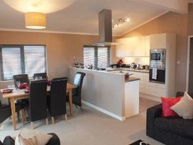 White Acres Holiday Park - Holiday Accommodation 399 - Cornwall - 1188845 - thumbnail photo 5