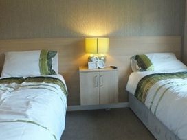 White Acres Holiday Park - Holiday Accommodation 399 - Cornwall - 1188845 - thumbnail photo 7