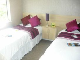 White Acres Holiday Park - Holiday Accommodation 399 - Cornwall - 1188845 - thumbnail photo 8