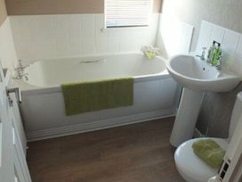 White Acres Holiday Park - Holiday Accommodation 399 - Cornwall - 1188845 - thumbnail photo 9