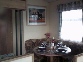 Coopers Beach Holiday Park - Holiday Accommodation 3999 - Suffolk & Essex - 1188846 - thumbnail photo 3