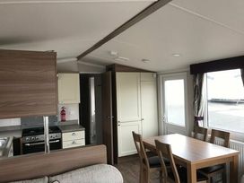 Primrose Valley Holiday Park - Holiday Accommodation 4062 - North Yorkshire (incl. Whitby) - 1188847 - thumbnail photo 2