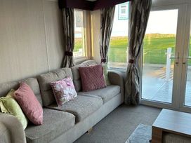 Primrose Valley Holiday Park - Holiday Accommodation 4062 - North Yorkshire (incl. Whitby) - 1188847 - thumbnail photo 4