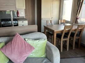 Primrose Valley Holiday Park - Holiday Accommodation 4062 - North Yorkshire (incl. Whitby) - 1188847 - thumbnail photo 5