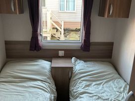 Primrose Valley Holiday Park - Holiday Accommodation 4062 - North Yorkshire (incl. Whitby) - 1188847 - thumbnail photo 9