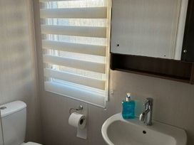 Primrose Valley Holiday Park - Holiday Accommodation 4062 - North Yorkshire (incl. Whitby) - 1188847 - thumbnail photo 11