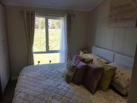Devon Cliffs Holiday Park - Holiday Accommodation 4101 - Devon - 1188850 - thumbnail photo 5