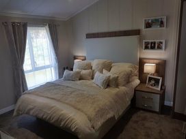 Devon Cliffs Holiday Park - Holiday Accommodation 4101 - Devon - 1188850 - thumbnail photo 6