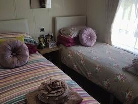 Devon Cliffs Holiday Park - Holiday Accommodation 4101 - Devon - 1188850 - thumbnail photo 7