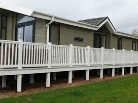Devon Cliffs Holiday Park - Holiday Accommodation 4101 - Devon - 1188850 - thumbnail photo 11