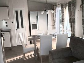 Lido Beach Holiday Park - Holiday Accommodation 4111 - North Wales - 1188853 - thumbnail photo 4