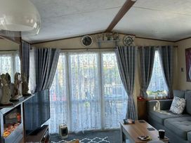 Trecco Bay - Holiday Accommodation 4162 - Somerset & Wiltshire - 1188855 - thumbnail photo 6