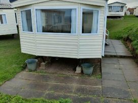 Kiln Cliffs Caravan Park - Holiday Accommodation 432 - Norfolk - 1188864 - thumbnail photo 1