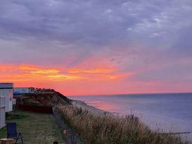 Kiln Cliffs Caravan Park - Holiday Accommodation 432 - Norfolk - 1188864 - thumbnail photo 11