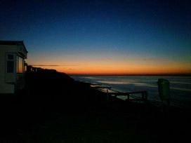 Kiln Cliffs Caravan Park - Holiday Accommodation 432 - Norfolk - 1188864 - thumbnail photo 16